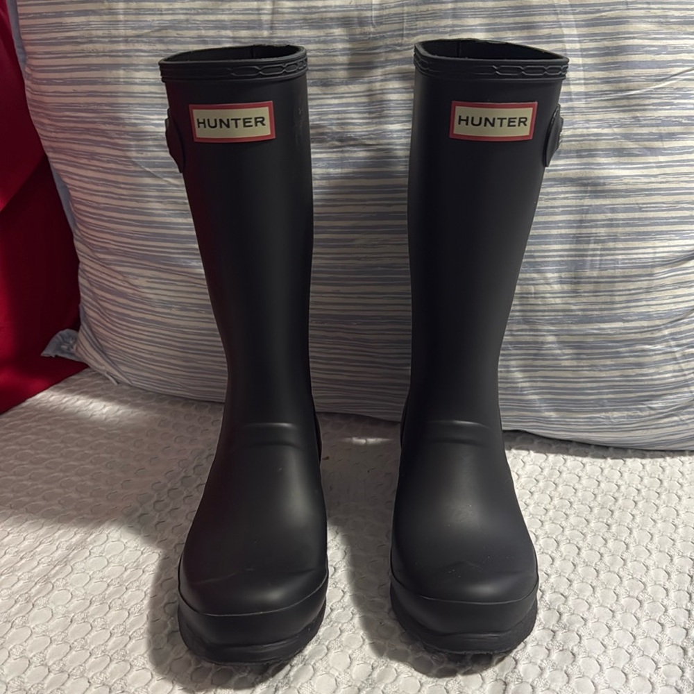 Hunter rain boots. Black